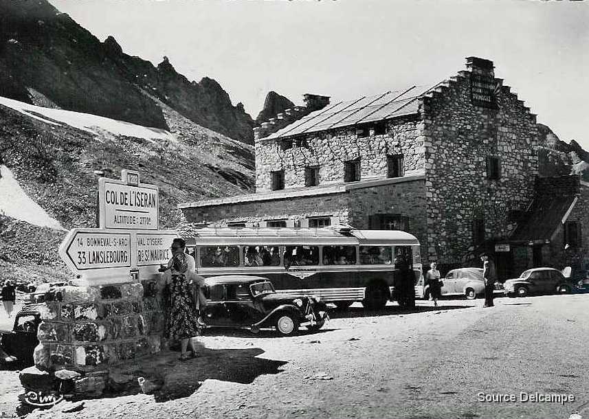 73 Col De l Iseran Le Sommet du Col et le Chalet Hotel I.jpg